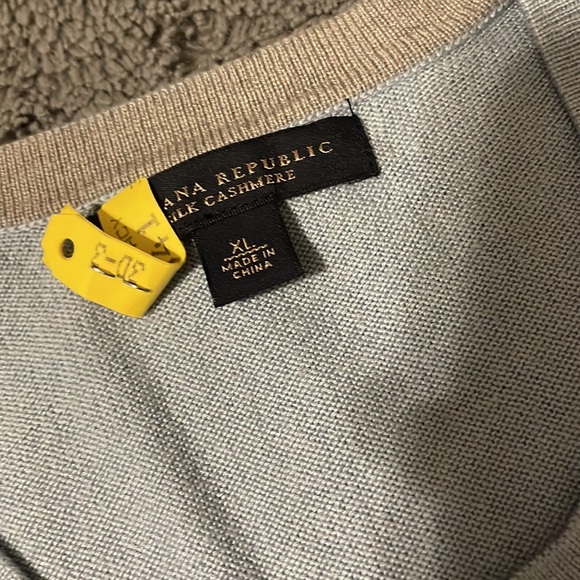 Banana Republic crewneck sweater - Picture 3 of 8